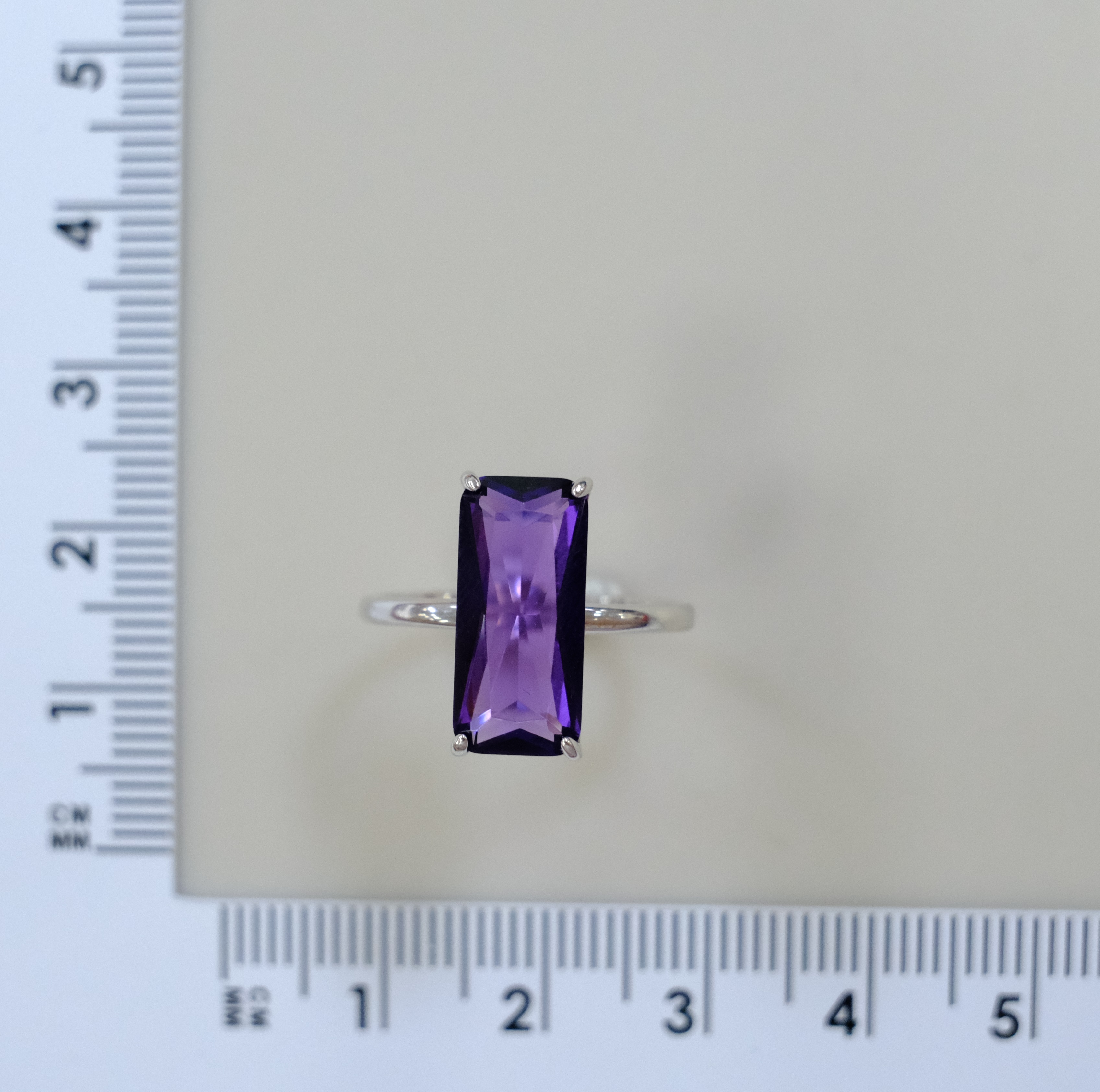 Серебряное кольцо с аметистом